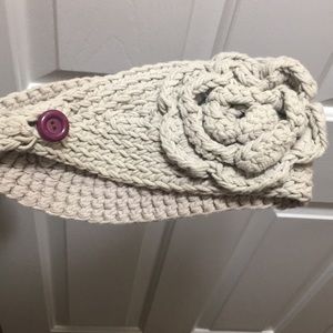 Light grey knitted flower head band